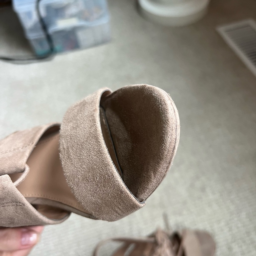 Tie up Tan Block Heel Sandals - Picture 7 of 7